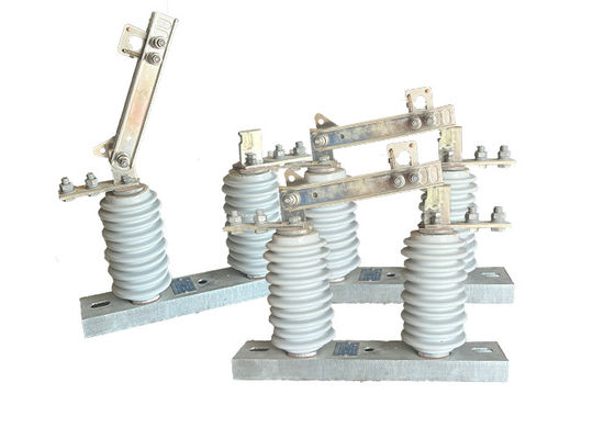 12kV 630A HV AC كفاءة عاليةقطاع الكهرباء عزل المفتاح Gb 1985-2014 مخاطر منخفضة مع مفك الدوائر الفراغية في الهواء الطلق