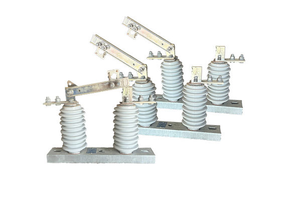 محول AC Power Outdoor Disconnector Switch GW9 Series Single Phase Middle Voltage Porcelain Overhead Line Disconnect Switch (مفتاح انفصال الطاقة المترددة للخارج من سلسلة GW9)
